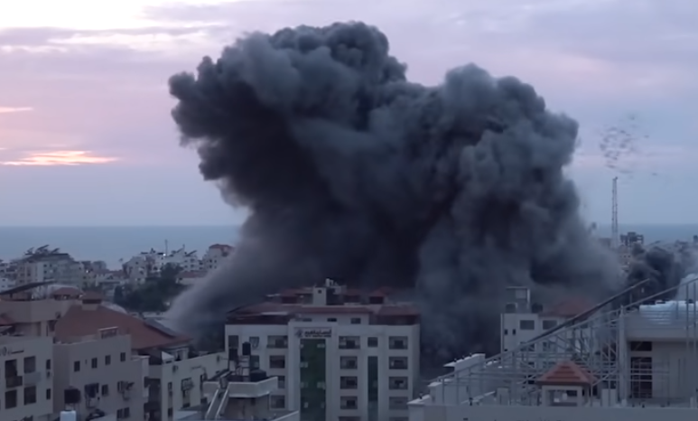 Ovako izgleda Gaza nakon što ju je noćas pogodilo preko 500 raketa VIDEO