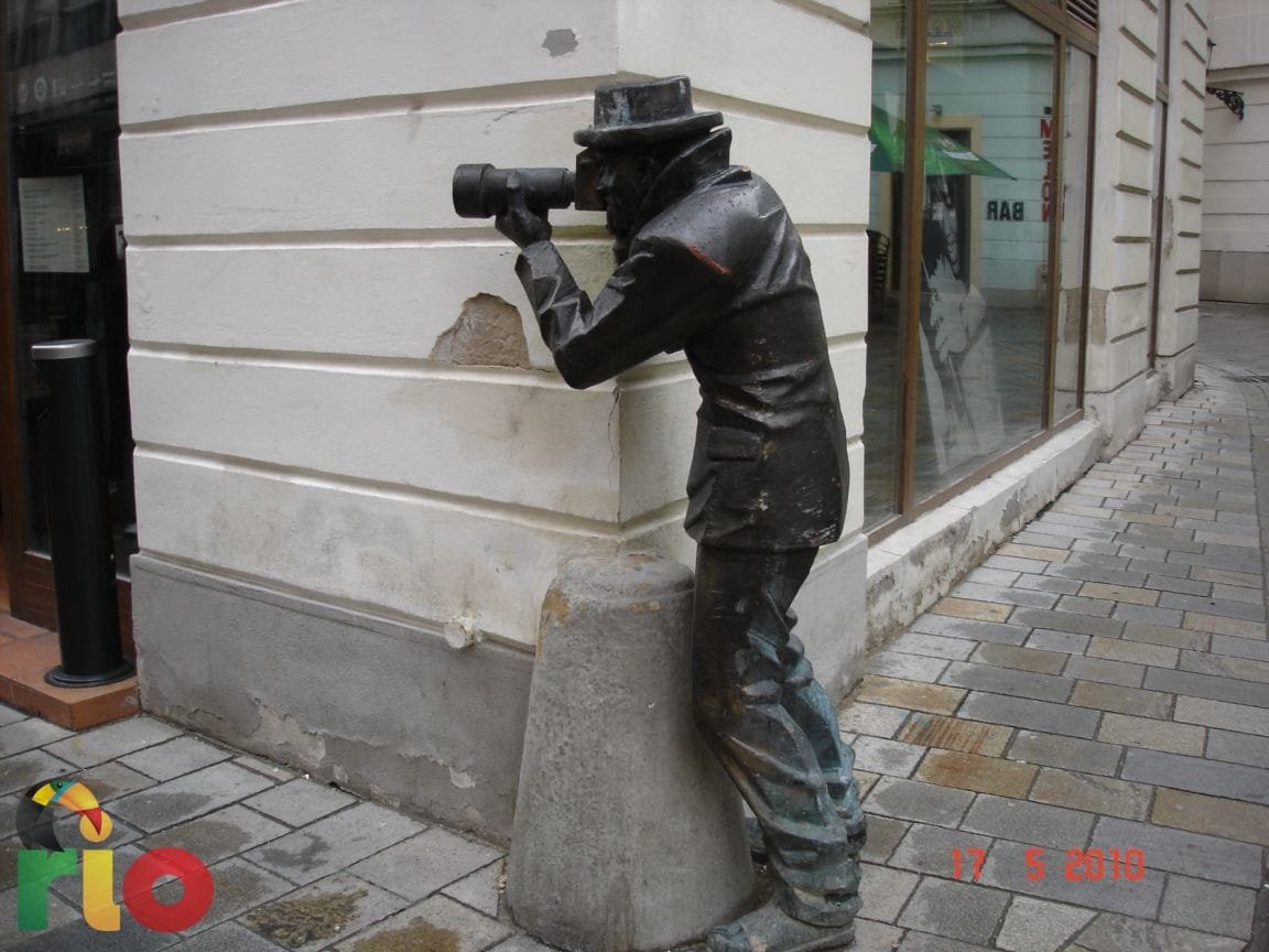 Figure na ulicama Bratislave, svakako privlače pažanju mnogih turista Figure na ulicama Bratislave, svakako privlače pažanju mnogih turista